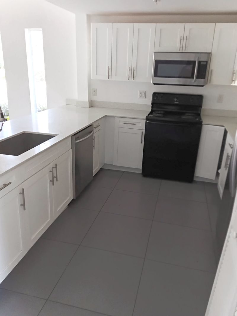 Interior photo 2 of 9, 1002 9th Avenue N